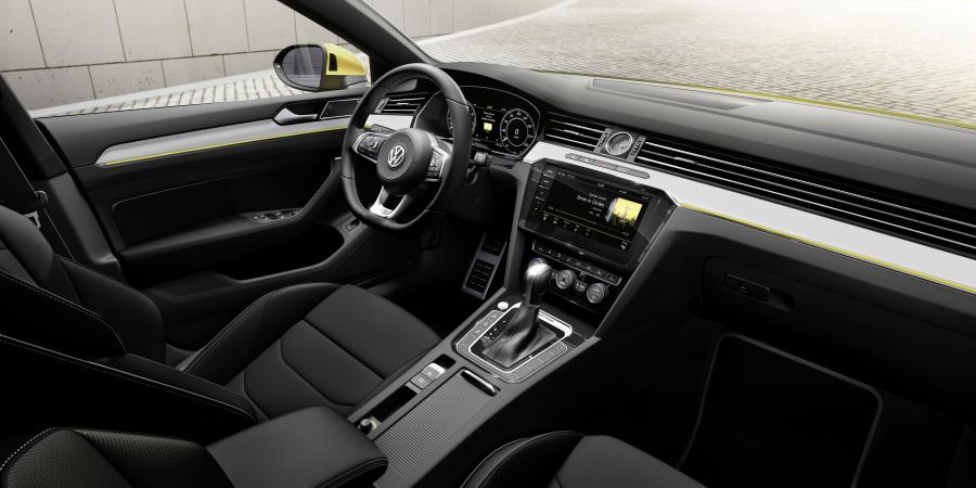 Интерьер Volkswagen Arteon R-Line 2017 года  (WW) (фото 49 из 70)